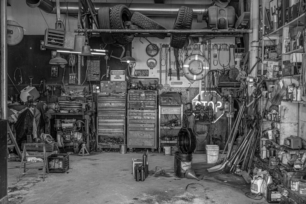Nel caos del garage, la chiarezza del cuore