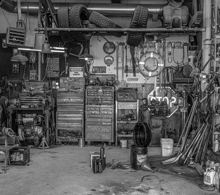 Nel caos del garage, la chiarezza del cuore